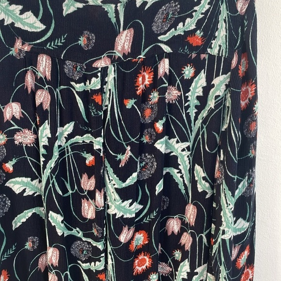 Hinge Nordstrom Navy Floral Romper Size Small With Pockets - Picture 7 of 7